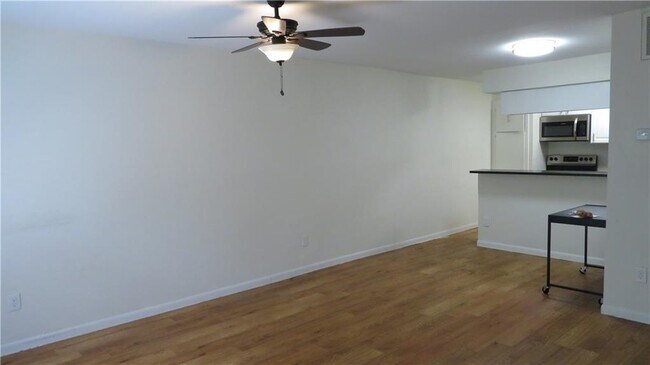 Building Photo - 2207 Leon St