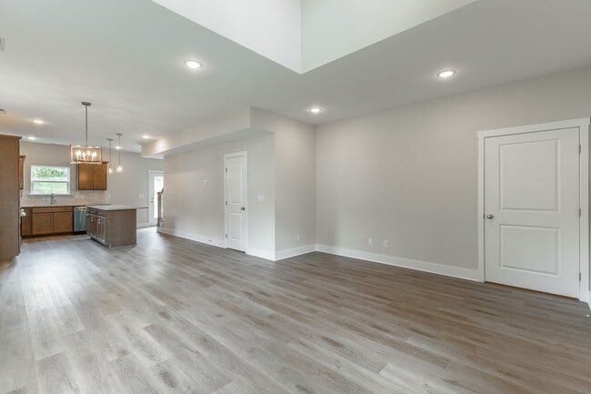 Building Photo - 4688 Heiskell Dr