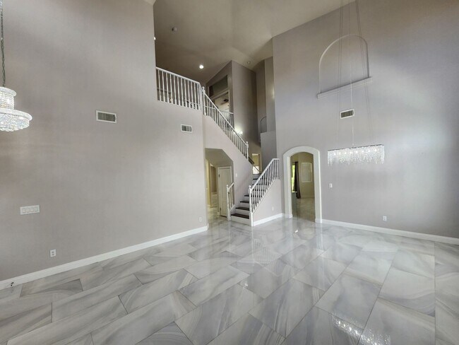 Building Photo - Amazing home located in a cul de sac on a ...