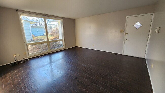 Foto del edificio - Big 3BR, 1BTH home with garage with much updated! Very nice!