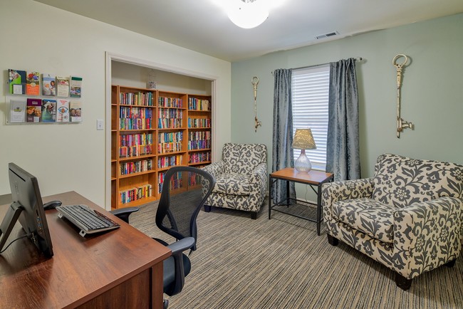 Library and Business Center - Leisure Living Lakeside