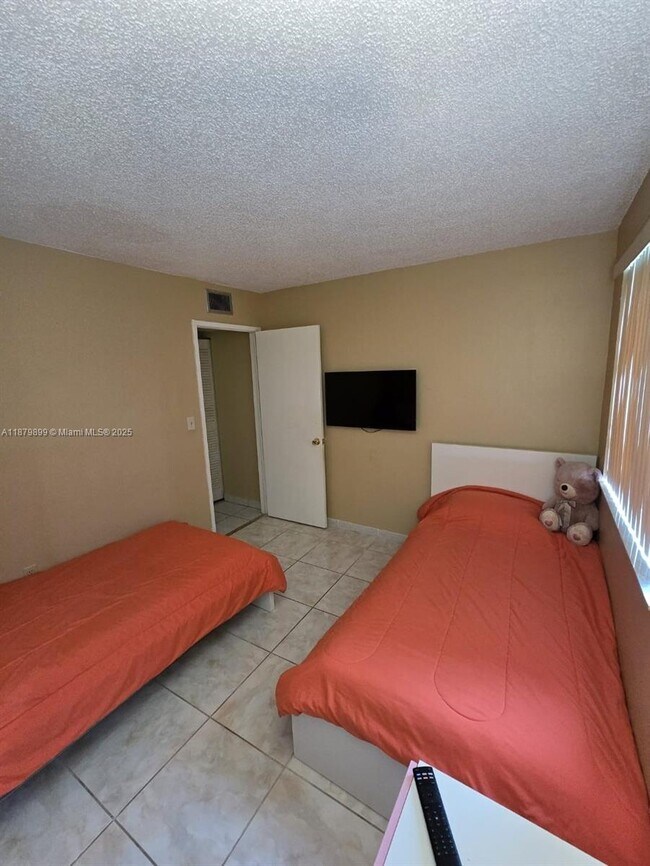 Foto del edificio - 10302 NW 9th St Cir