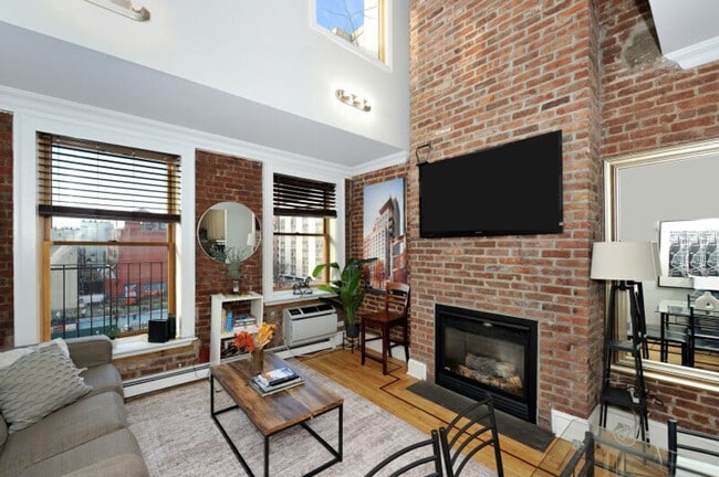 Building Photo - 692 10th Ave