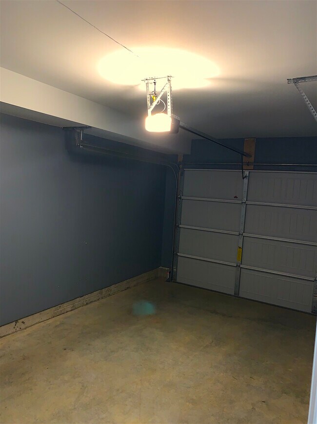 Building Photo - 1419 Kerr Dr