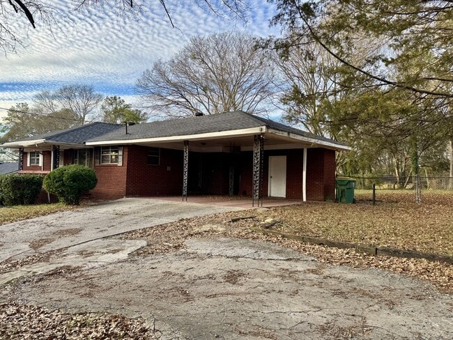 Building Photo - 556 Lamar Dr