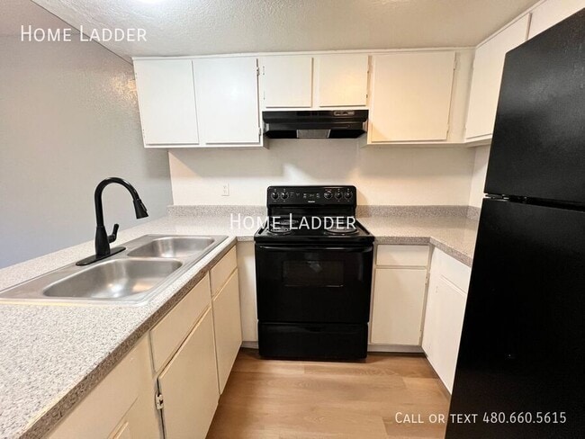 Building Photo - 4961 S Park Ave