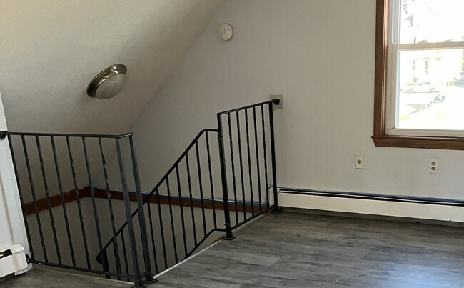 Building Photo - 229 University Ave