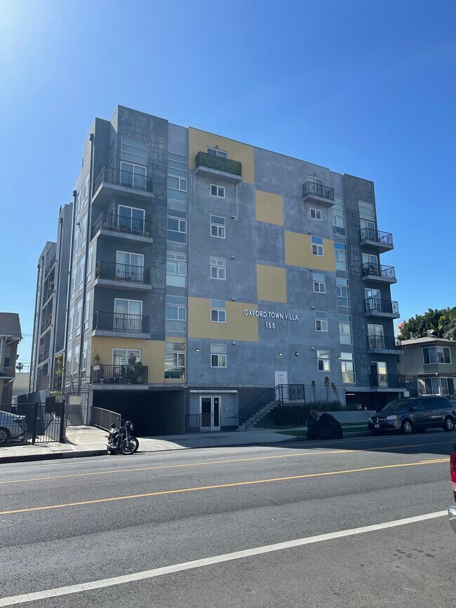 Building Photo - 155 S Oxford Ave