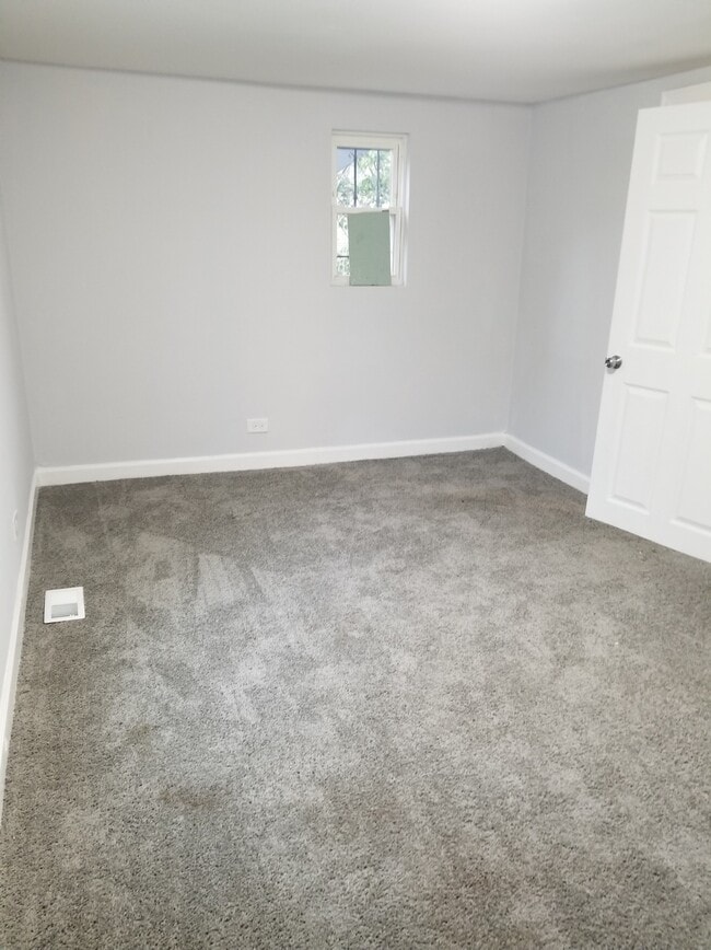 Building Photo - 4644 W Gladys Ave