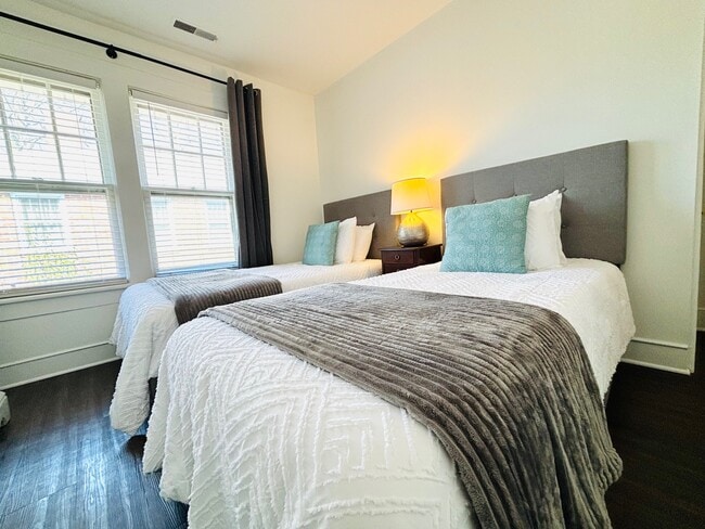Second Bedroom - 2104 Park Rd