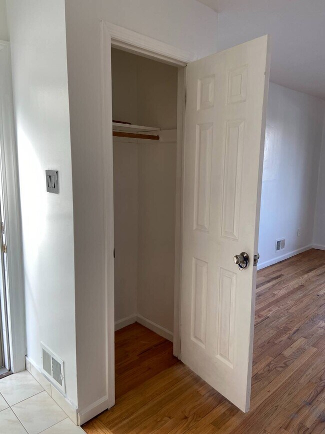 Foto del edificio - 170 Serrell Ave