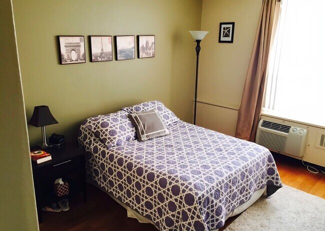 Foto del edificio - 70 W Burton Pl