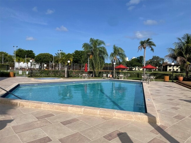 Foto del edificio - 8054 Camino Ct