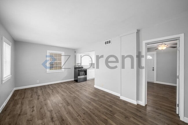 Building Photo - 633 Spring St