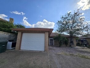 Building Photo - 221 Murcia Dr Building Photo - 221 Murcia Dr