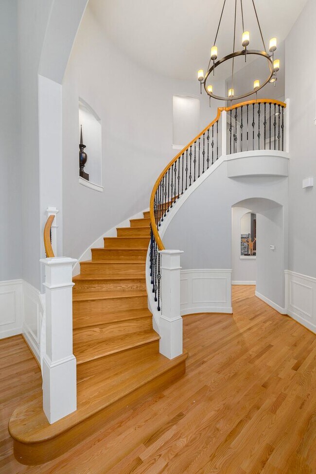 Building Photo - STUNNING Home in coveted Sterling Woods, S...