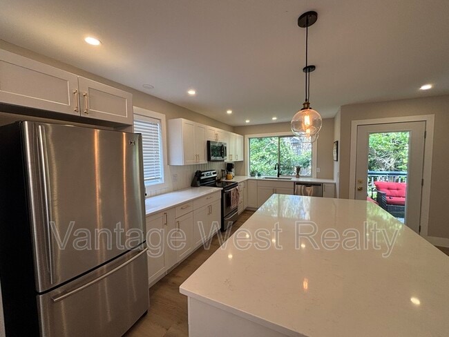 Building Photo - 1866 Millard Ct E