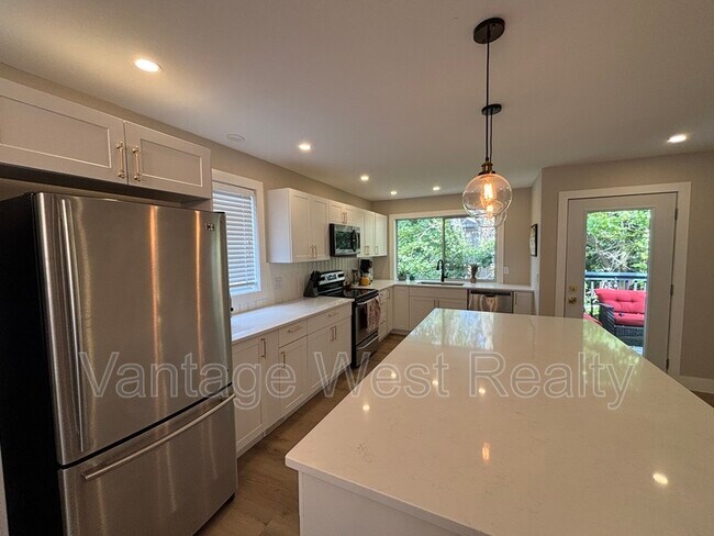 Photo du bâtiment - 1866 Millard Ct E