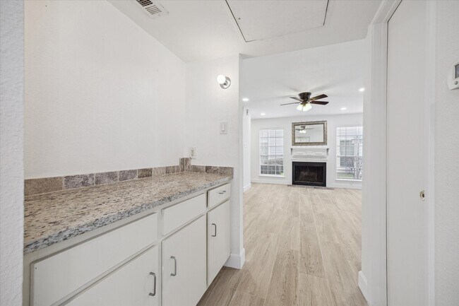 Foto del edificio - 5807 Beverly Hill St