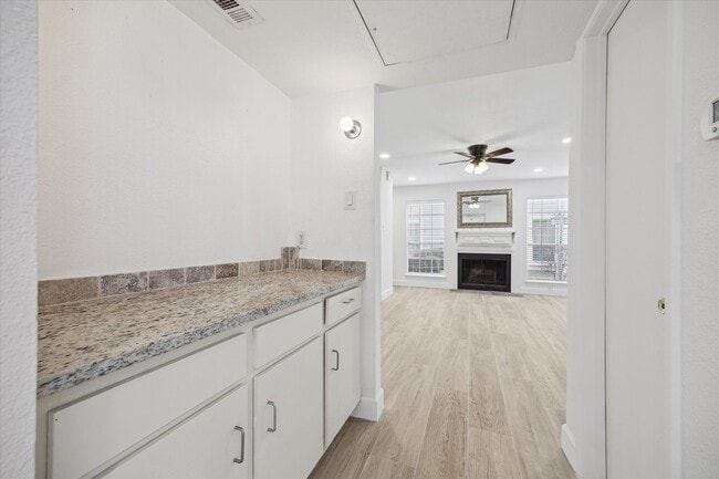 Building Photo - 5807 Beverly Hill St