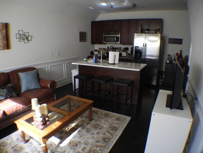 Building Photo - 1517 Bainbridge St