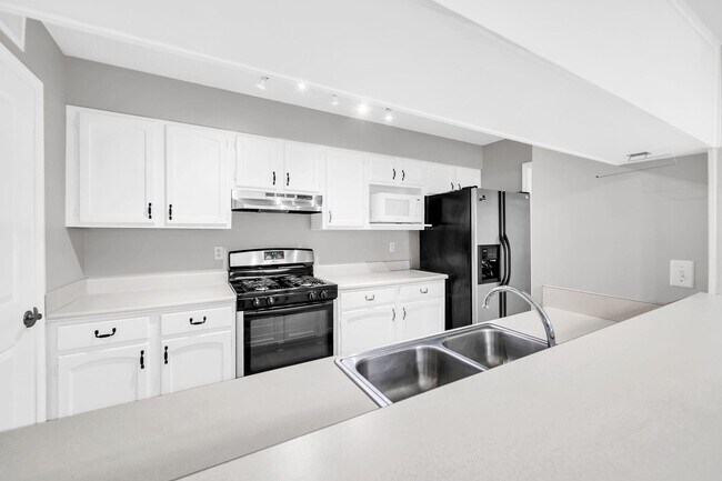 Foto del edificio - 3930 Balsam Dr
