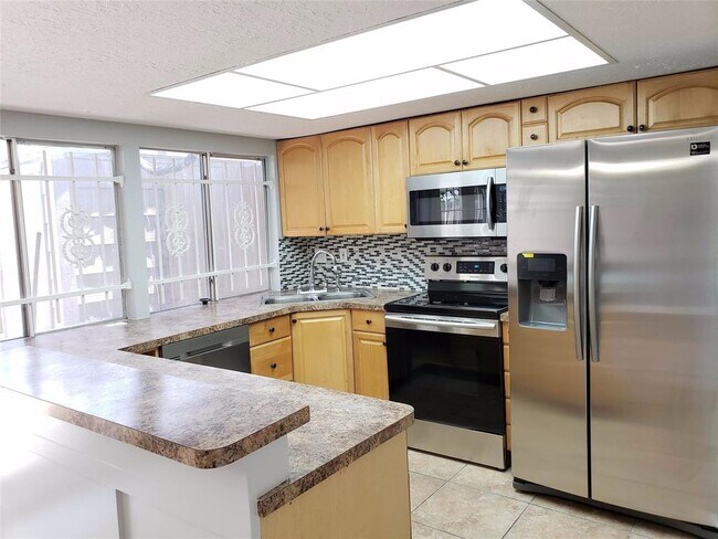 Building Photo - 10837 Sandpiper Dr