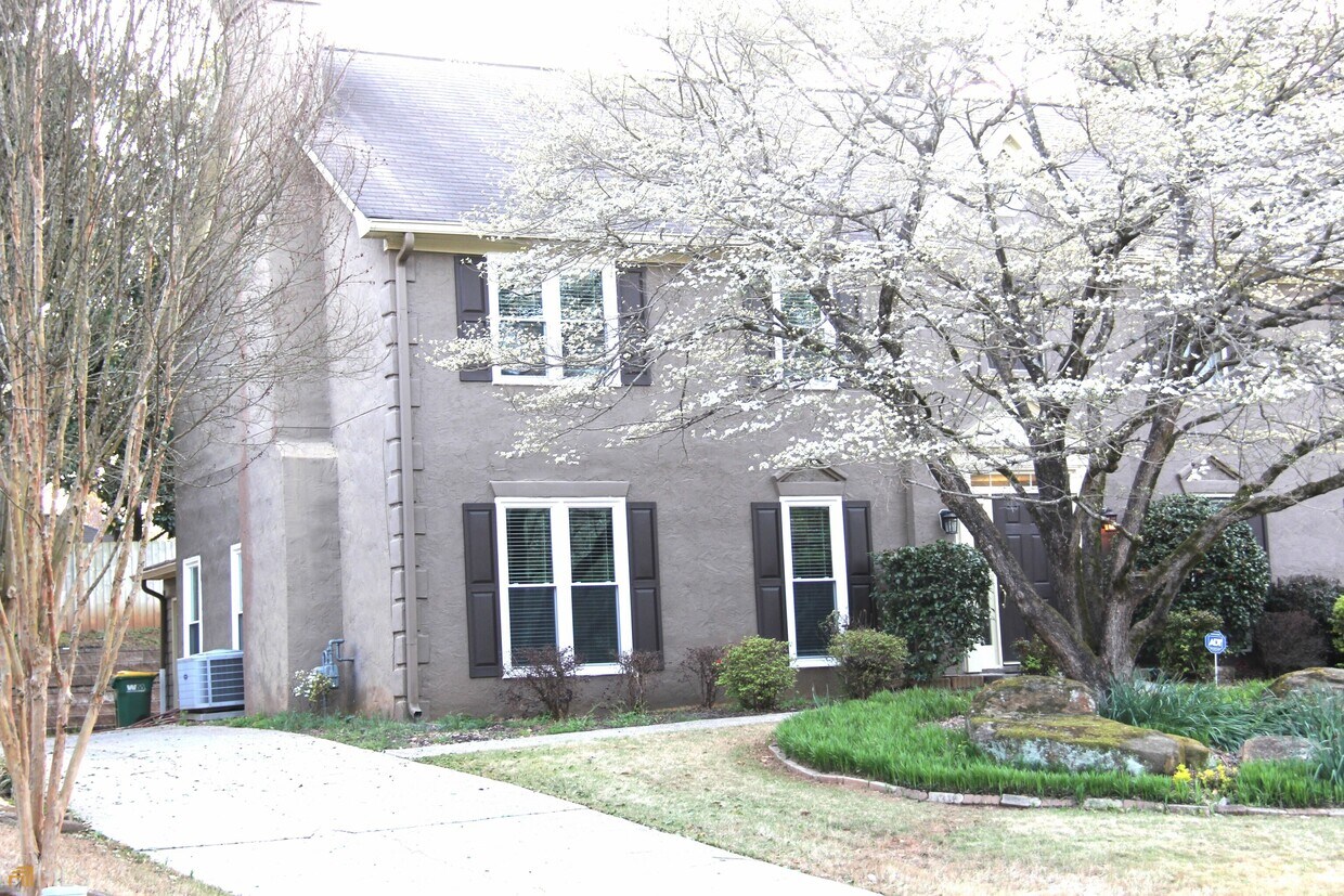 8938 Carroll Manor Dr, Atlanta, GA 30350 Townhome Rentals in Atlanta