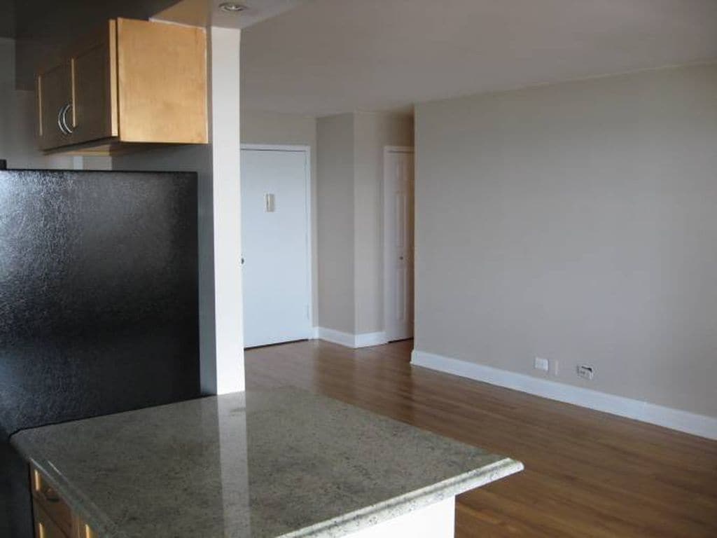 Primary Photo - 80 N Moore St