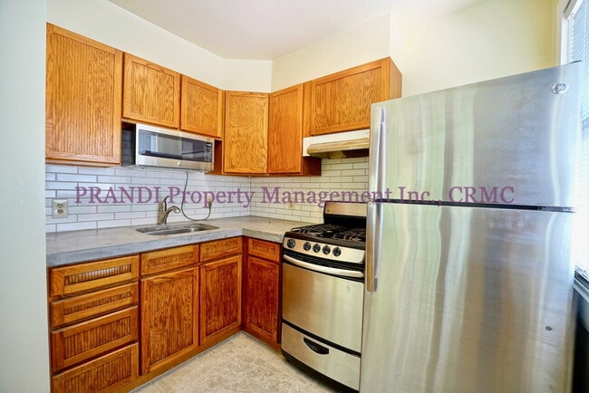 Foto del edificio - Modern End Unit Apartment in Downtown Novato