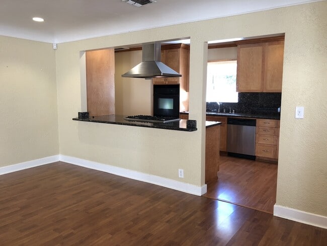 Foto del edificio - 507 E Cypress St