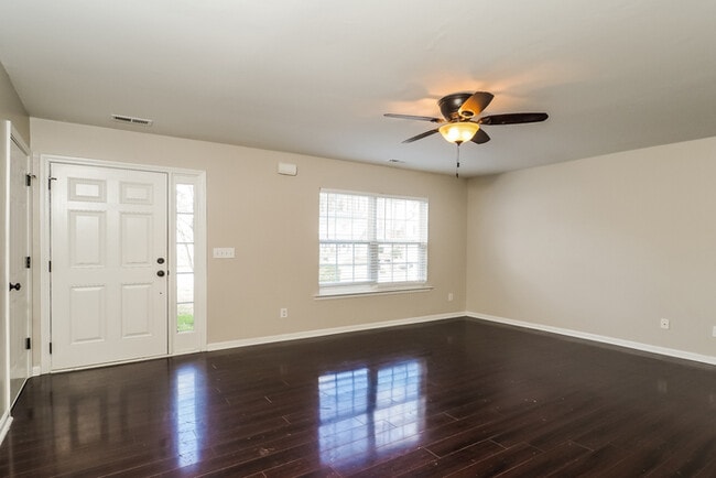 Foto del edificio - 106 Spring Dove Ln