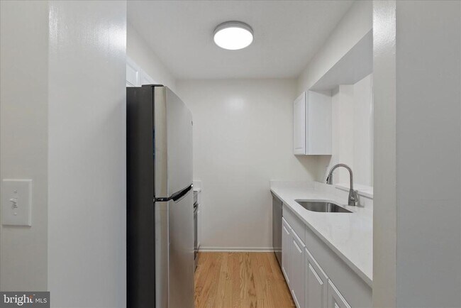 Foto del edificio - 2100 Langston Blvd.