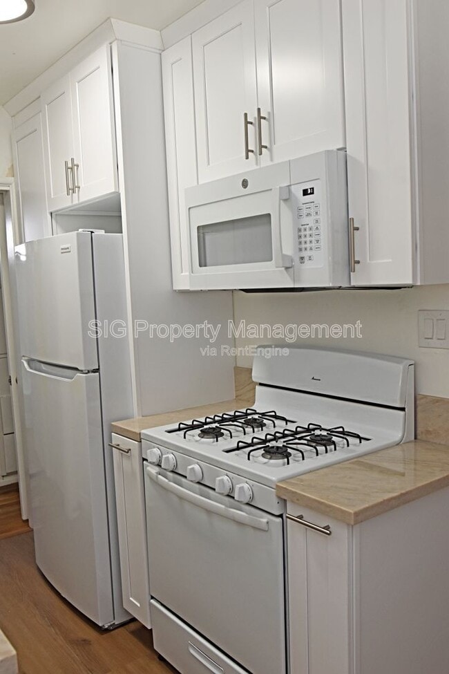 Foto del edificio - 5637 Strohm Ave