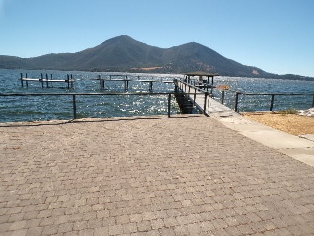 Foto del edificio - 10920 Lakeshore Dr
