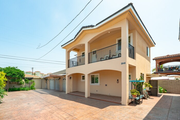 Primary Photo - Stylish & Bright 2 Bed 2 Bath | Fully Furn...
