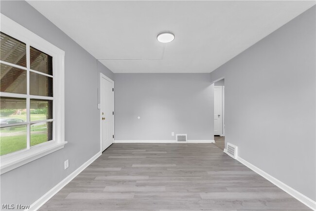 Foto del edificio - 735 E 256th St
