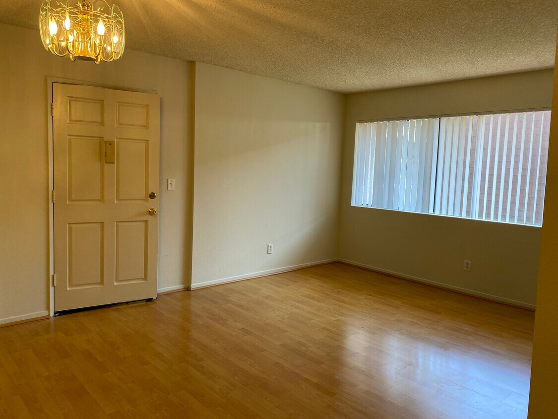 Primary Photo - 703 Orange Grove Ave