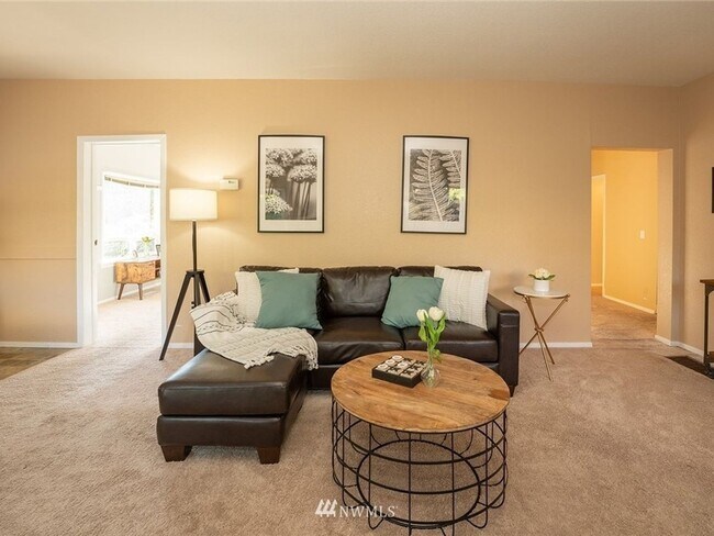 Building Photo - 3 Bedroom Single Family Home in Lynnwood