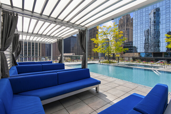Building Photo - Modern Apartment in the Heart of Downtown