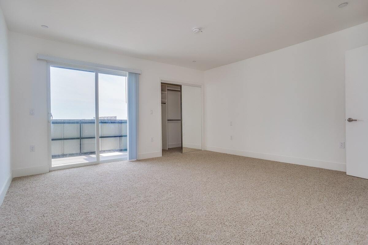 1536 Beloit Avenue, Unit PHY Grand Room 1 Condo for Rent in Los