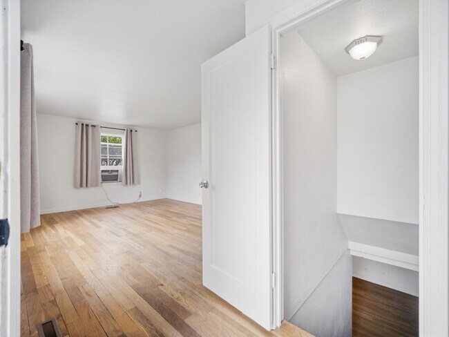 Foto del edificio - 2403 W Everett Ave