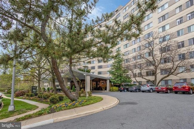 Building Photo - 1200 N Nash St