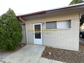 Building Photo - 710 N Orchard Ave