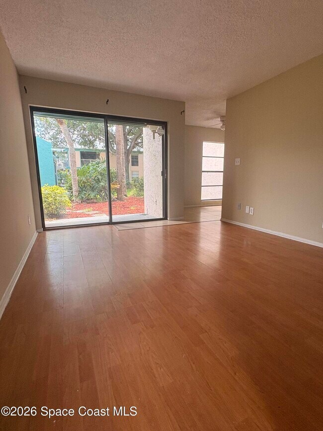 Foto del edificio - 1225 N Wickham Rd