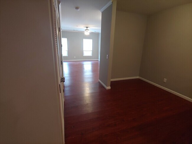 Foto del edificio - 4952 West St