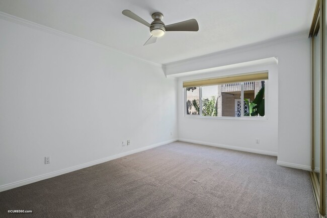 Foto del edificio - 8636 Via Mallorca