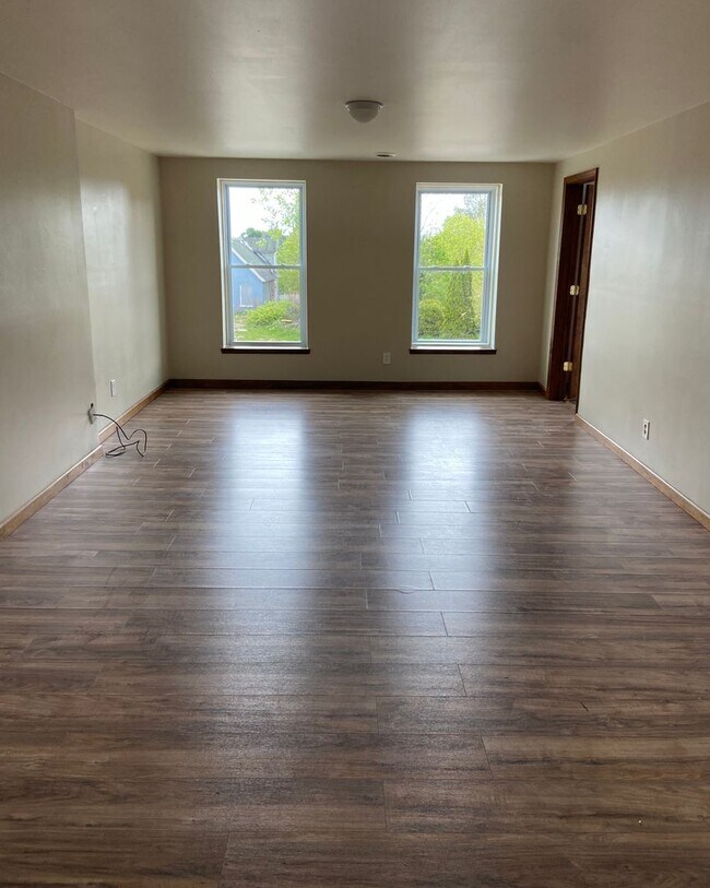 Building Photo - 585 Niagara Street