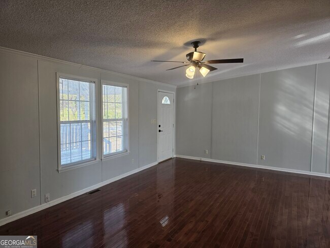 Foto del edificio - 203 River Oak Dr