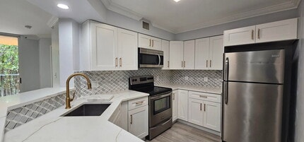 Building Photo - 400 Scotia Dr